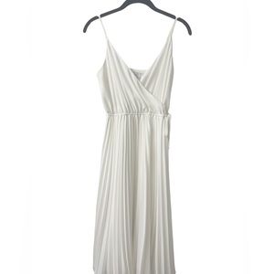 Pleated Bottom, Adjustable Straps, Classic Fit with Side tie.